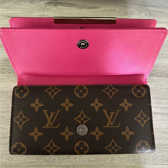 Excellent Condition Wallet - Picture 2 of 5